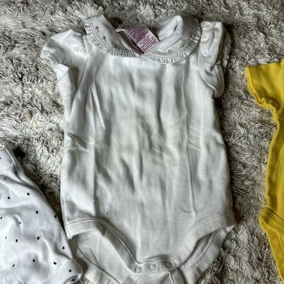0-4m baby girl lot onsies and diaper covers gap, Gymboree, dress - Picture 6 of 7